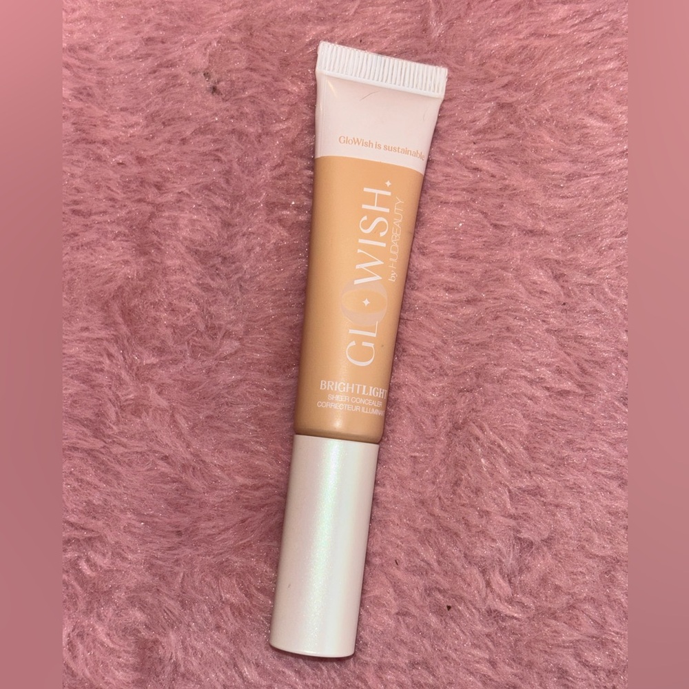 Huda Beauty GloWish Concealer